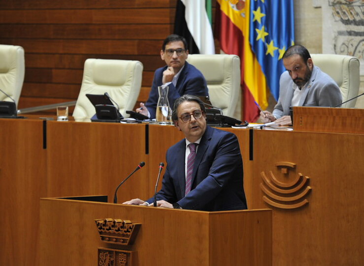 PSOE acusa a Guardiola de usar el decreto aprobado con Vox como un abuso de poder