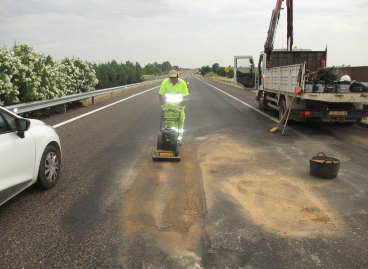 Transportes adjudica por 144M el contrato para conservar 200 km de carreteras en Badajoz