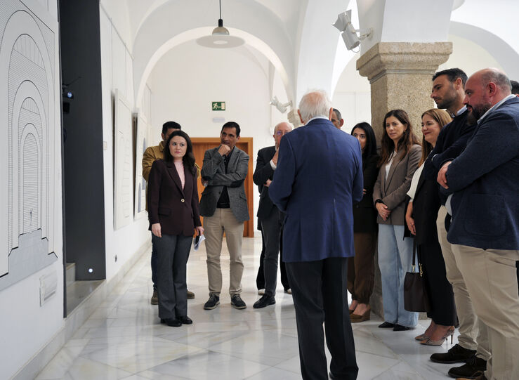 El emeritense Joaqun Gonzlez Quino expone una decena de sus obras en la Asamblea