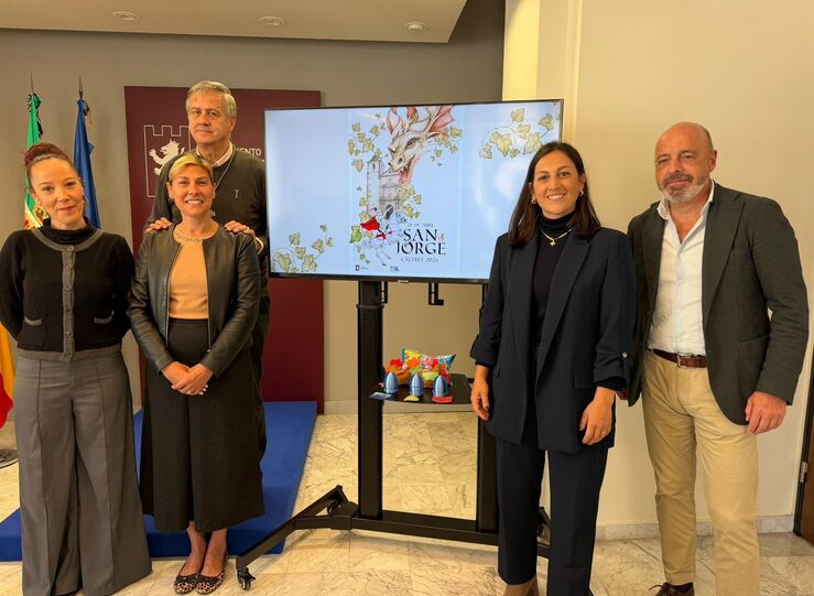 El 22 de abril ms de 3100 personas y 27 dragones en el desfile de San Jorge en Cceres