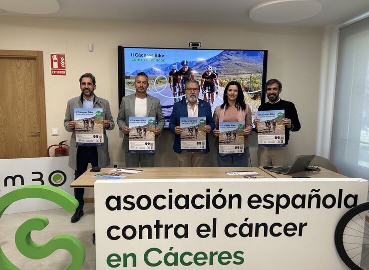 La Asociacin Espaola Contra el Cncer presenta su II Bike Cceres como reto solidario