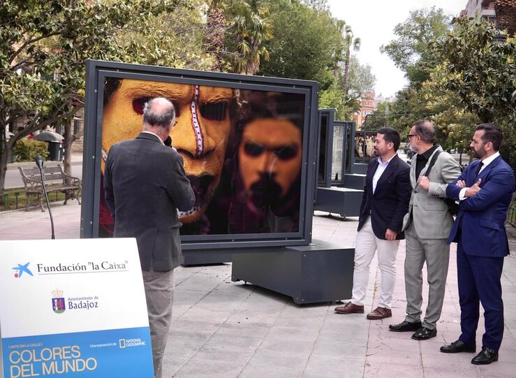 Exposicin imgenes fotgrafos de National Geographic Colores del mundo llega a Badajoz