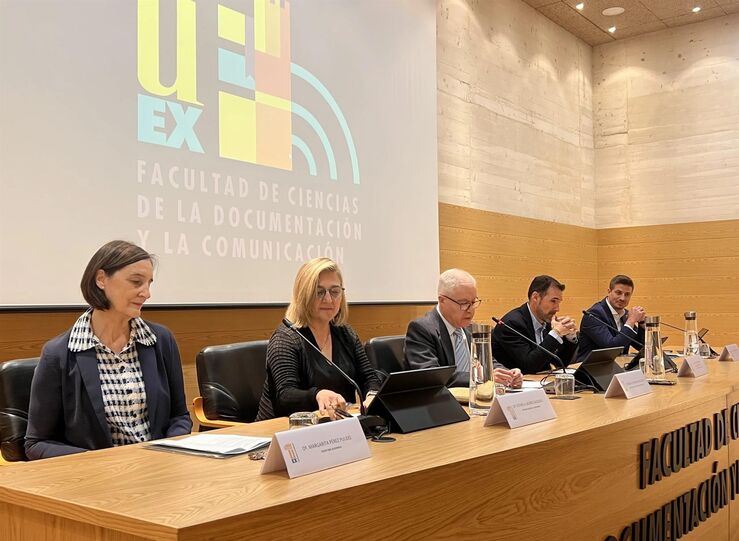 Facultad Ciencias Documentacin reivindica valor de la comunicacin y la cultura extremea