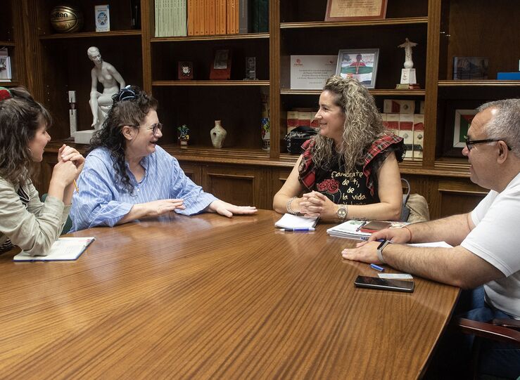 Diputacin Cceres y Mdicos Mundo impulsan programas integracin y envejecimiento activo