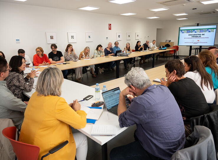 Diputacin Redex y Grupos Accin Local impulsan acciones para mantener vivos los pueblos