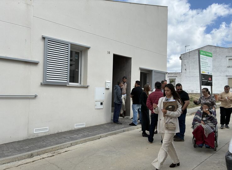 Junta entrega en Portaje llaves de cuatro nuevos unifamiliares promocin pblica alquiler