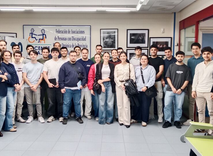 Alumnos Escuela de Ingenieras Industriales de la UEx se forman en Apamex en accesibilidad