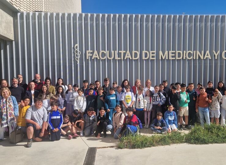 Escolares extremeos en programa Desayuna con la Ciencia  Cultura Emprendedora de la UEX