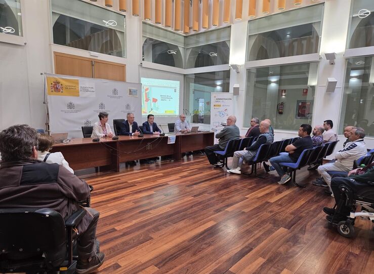 Delegacin del Gobierno acerca la administracin electrnica a personas con discapacidad