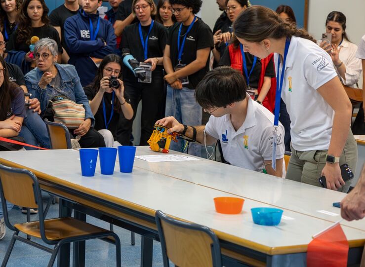 Equipo Extremanus de UEX 1er premio en II Competicin Universitaria de Manos Protsicas