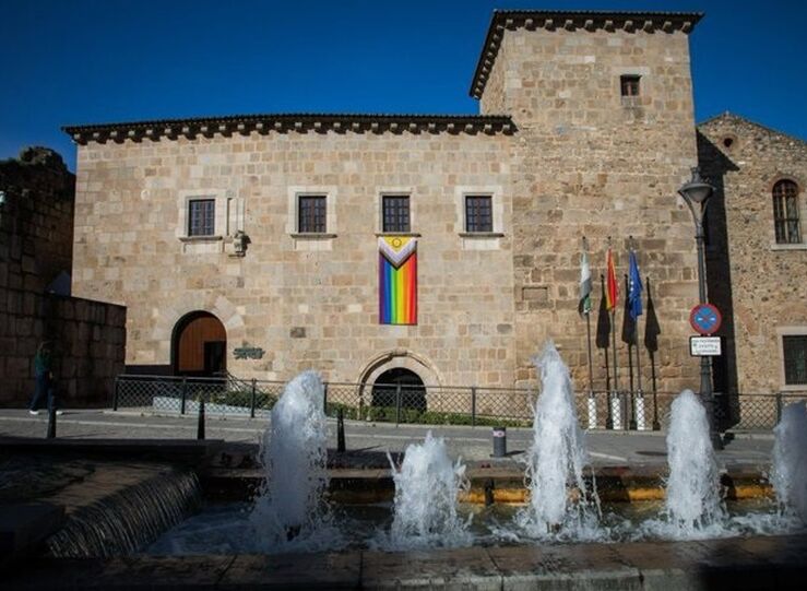 Vox se desmarca de la bandera contra la LGTBIfobia en la Junta de Extremadura