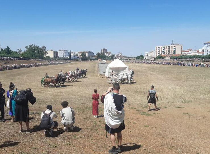Extremadura muestra su patrimonio romano a un influyente divulgador italiano de historia