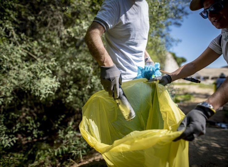 Casi 30 puntos de Extremadura se suman a una campaa de recogida basura en la naturaleza
