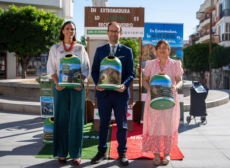 Mrida se suma a la campaa de Ecovidrio En Extremadura lo NATURAL es reciclar vidrio