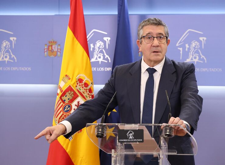 El PSOE respalda apoyar los PGEx si Guardiola prescinde de los consejeros de Vox