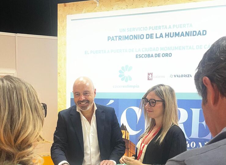 Cceres recibe doble reconocimiento varias asociaciones nacionales por gestin de residuos