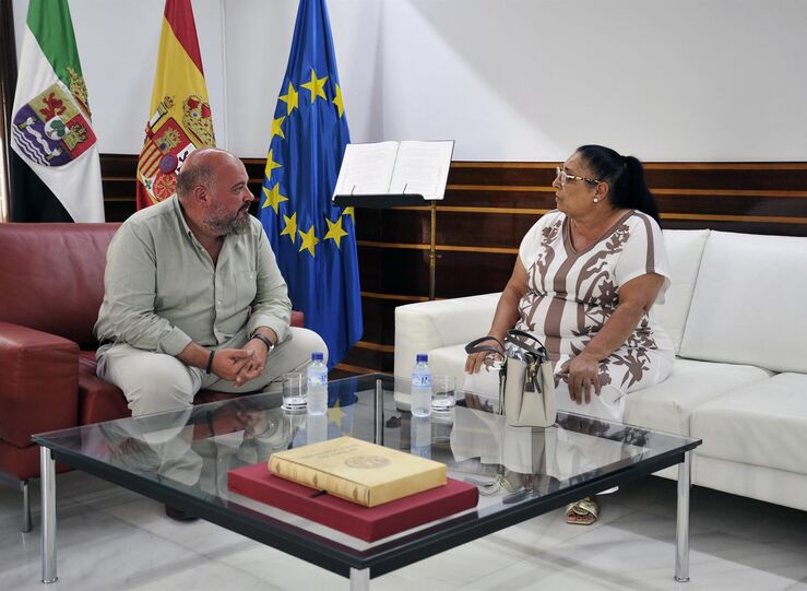 Naharro aborda con Asociacin Mujeres Gitanas de Mrida los retos actuales de la comunidad
