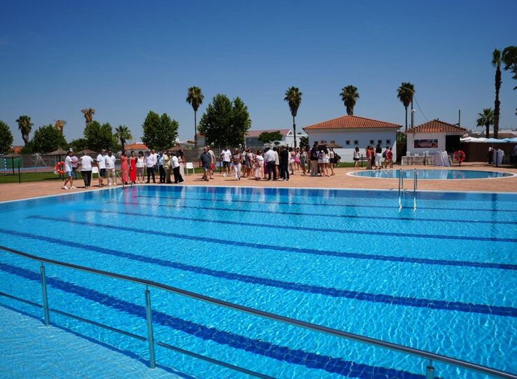 Los Guadalperales inaugura renovada piscina municipal tras 10 aos cerrada y sin servicio