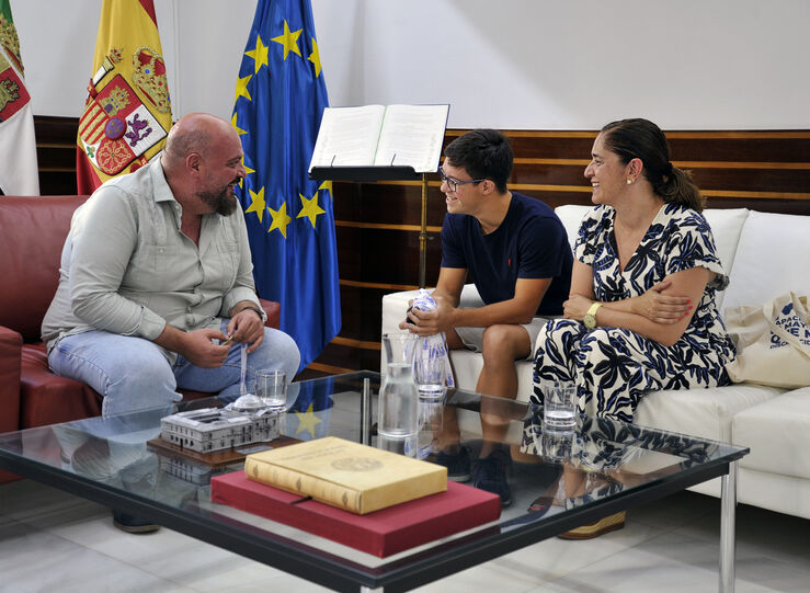 Naharro felicita a Guillermo Gracia por su brillante trayectoria deportiva y humana