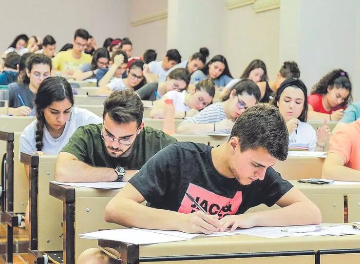 Convocatoria para crear listas de espera extraordinarias de docentes en 32 especialidades
