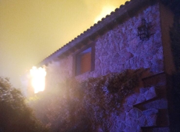 El tercer retn del SEPEI sale para ayudar en el incendio de Casavieja