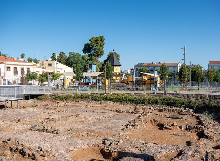 Pasarela accesible para visita restos arqueolgicos de la Ciudad de la Infancia 