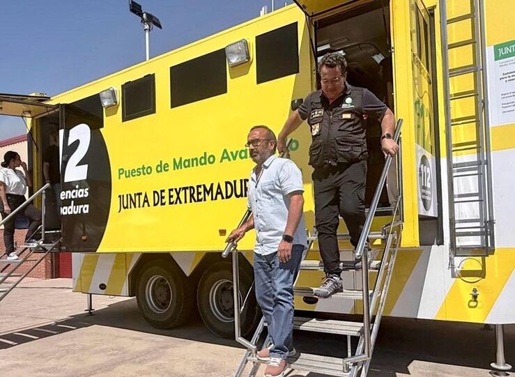 Miguel Angel Morales visita el puesto de Mando Avanzado por el incendio en Las Hurdes
