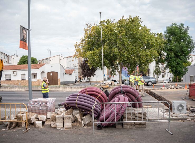 El Ayuntamiento de Mrida refuerza la seguridad peatonal en la avenida Reina Sofa