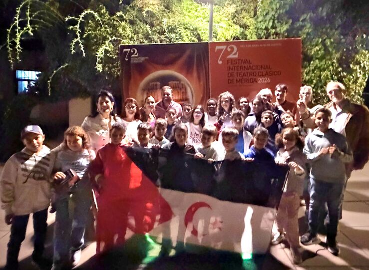 Nios saharauis disfrutan de Las 9 Musas en el Festival de Mrida con Rediongitalcom