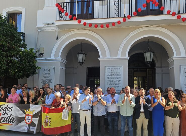 Acuerdo unnime de PSOE PP VOX X Mrida y Unidas por Mrida en apoyo a Ceuta