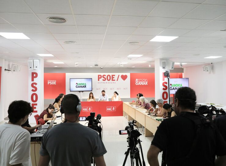 Cotrina reafirma su empata con el pueblo de Ceuta pero rechaza consignas partidistas