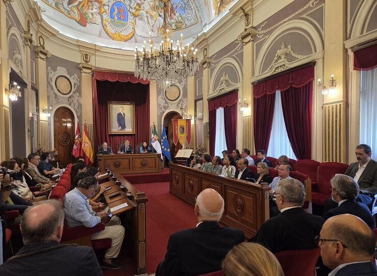 Pleno Ayuntamiento de Badajoz aprueba nombrar alcaldesa perpetua a la Virgen de la Soledad