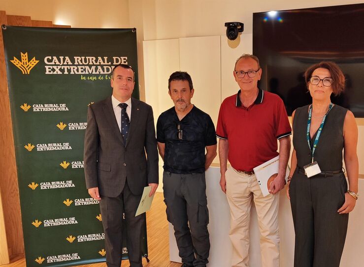 Caja Rural de Extremadura y la DOP Queso Ibores renuevan su colaboracin