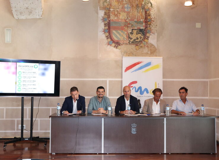Extremadura rene a 260 profesionales veteranos de pdel en torno a su campeonato nacional