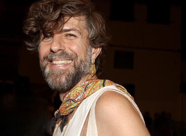 Santi Senso recrea una nueva fiesta ancestral en Collado de la Vera con El Barbas Harin
