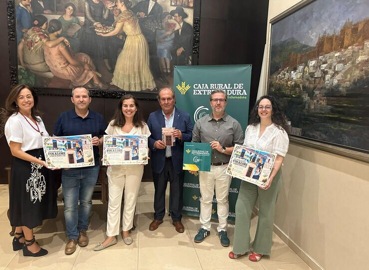 Caja Rural y Federacin Extremea Folklore firman convenio para difundir cultura popular