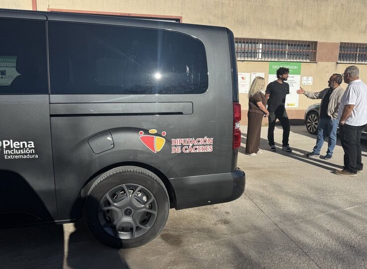 Diputacin de Cceres invierte 300000 euros para transporte personas con discapacidad