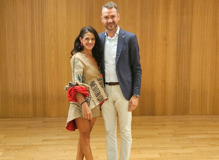 Eva Jabn Farandulera lleva el Oro Rojo de La Vera a la moda sostenible