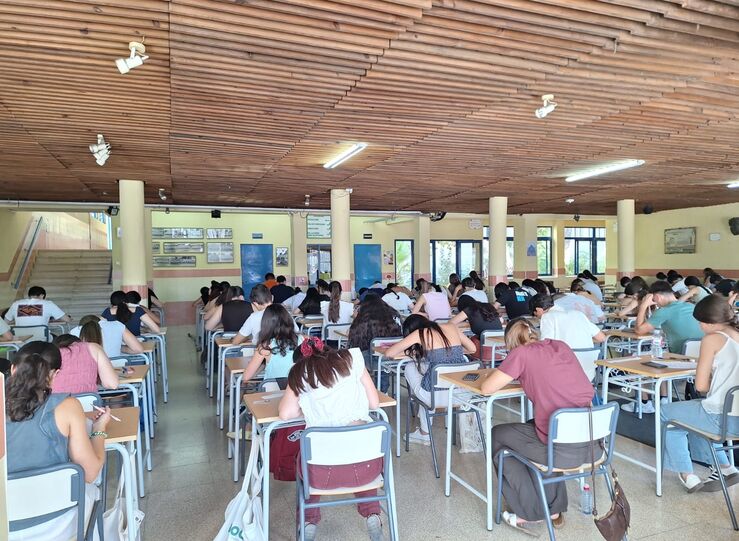 La Consejera de Educacin concede los Premios Extraordinarios de ESO a seis estudiantes