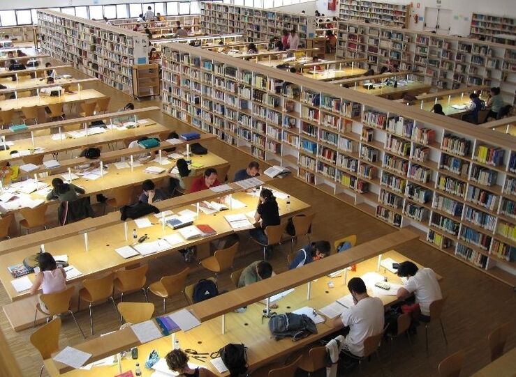 Consejo Estudiantes urge que bibliotecas centrales UEx abran ms horas en periodo exmenes