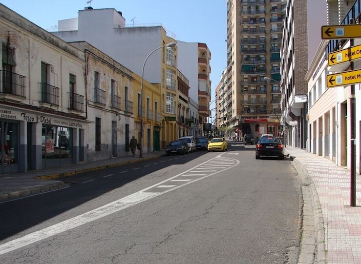 Un carril de la avenida de Extremadura en Mrida se cortar al trfico este mircoles