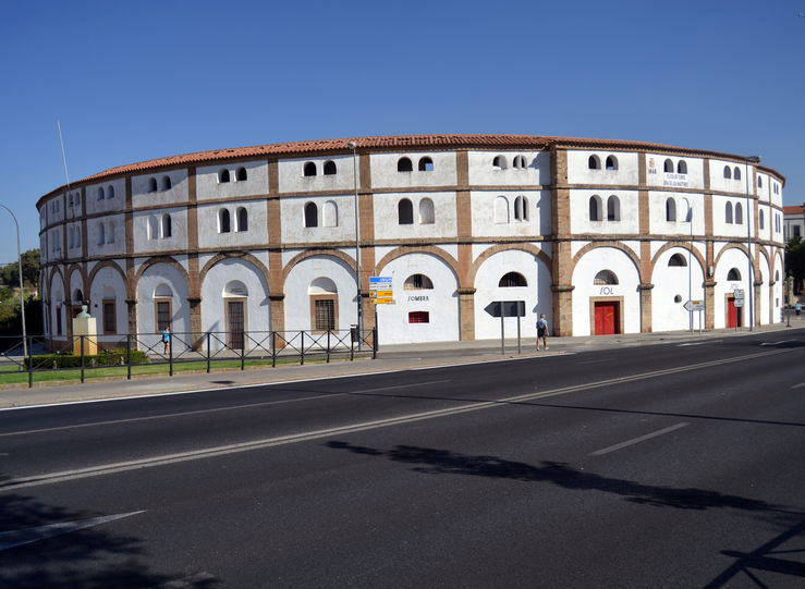 La empresa OCR Extremadura reformar la plaza de toros de Cceres por 300751 euros