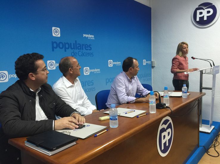 Elena Nevado reelegida presidenta de la Junta Local del PP Cceres