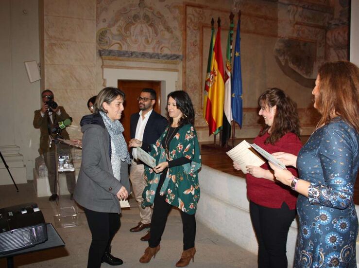 30 alumnos reciben diplomas en la clasusura de la EP Avanza Oivenza