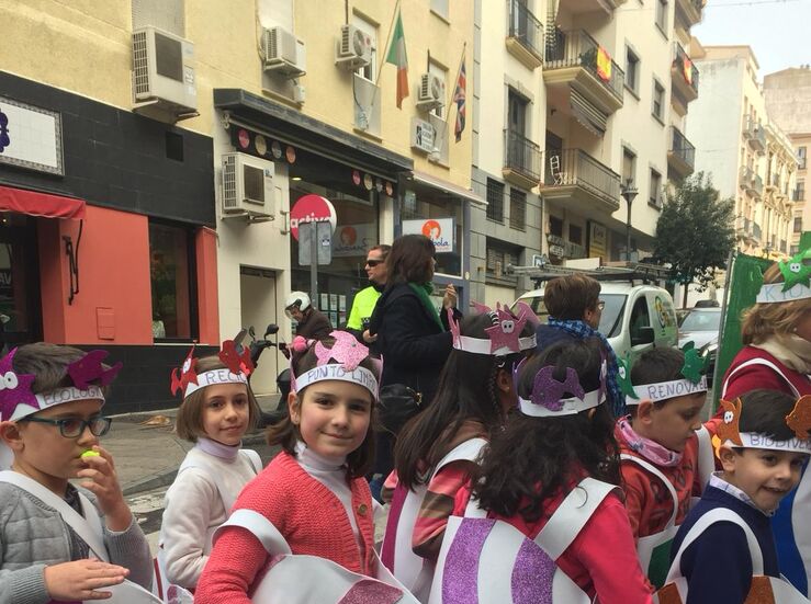 Nios recorren calles Mrida en desfile infantil del Carnaval Romano