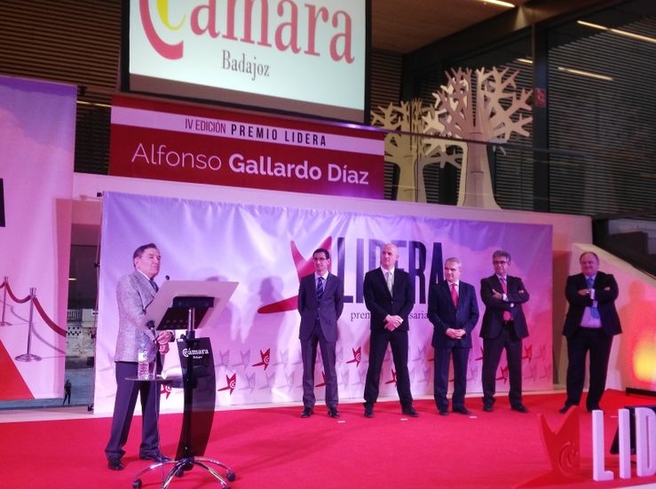 Alfonso Gallardo recibe el IV Premio Lidera de la Cmara de Comercio de Badajoz