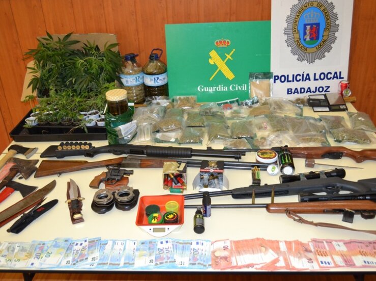 Desmantelados en Badajoz y Novelda cinco puntos relacionados con cultivo y venta de drogas