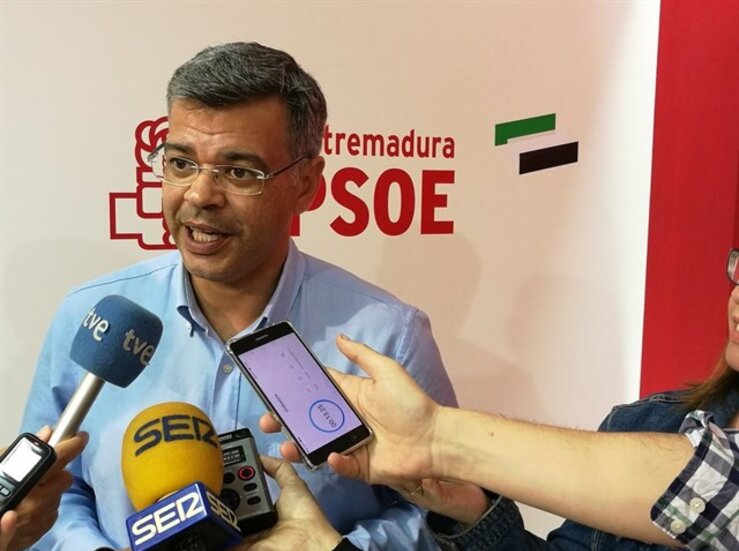 El PSOE destaca que Vara prefiera el inters de Extremadura a irse a Madrid