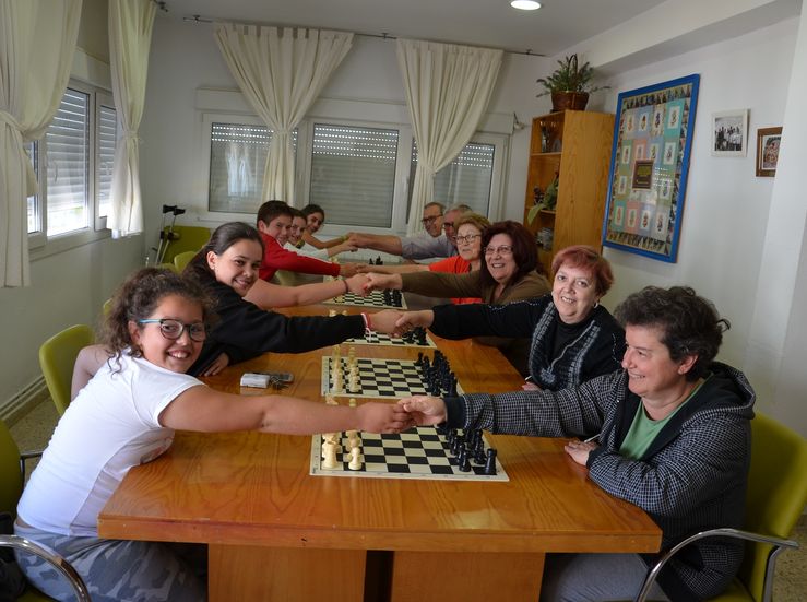 Ms de 150 personas participan en el Mes del Ajedrez Intergeneracional del Club Magic