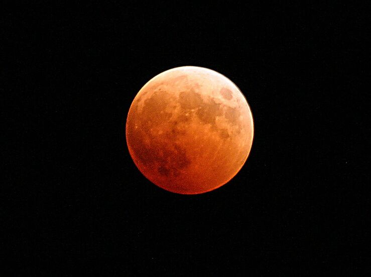 Fuentes de Len ofrece actividad para observar la luna y prepararse para el eclipse solar